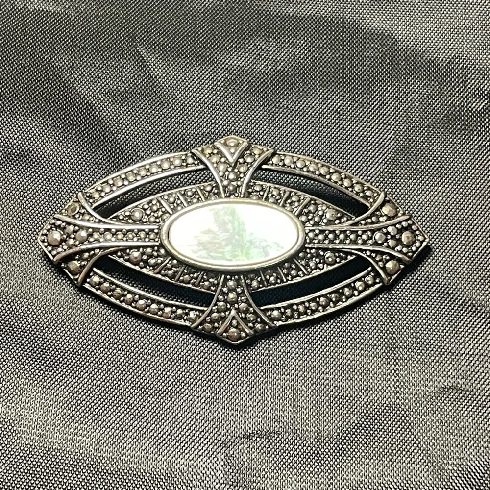 Vintage Avon “Victorian Elegance” faux Marcasite silver tone brooch